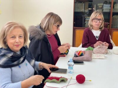 CUORE DI MAGLIA: un abbraccio di lana che scalda il cuore dei più piccoli